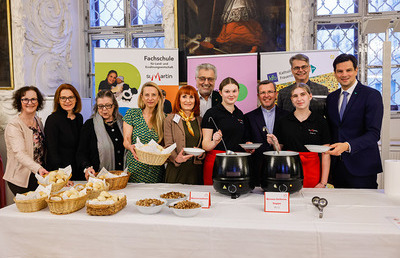 Viel Interesse beim Benefizsuppenessen im Grazer Priesterseminar.